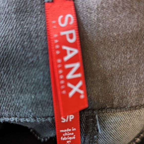 Spanx Vintage Distressed Ankle Black Skinny Jeans.,Size Small - Picture 7 of 7